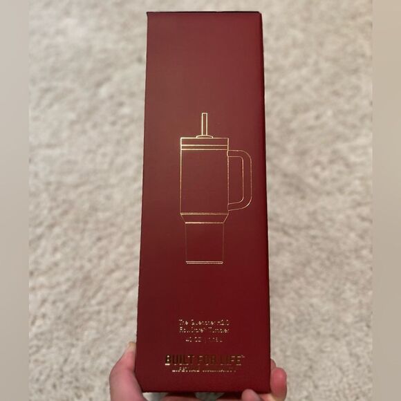 Laney Wilson X Stanley LE Gold Quencher H2.0 40 OZ Tumbler - Picture 9 of 10